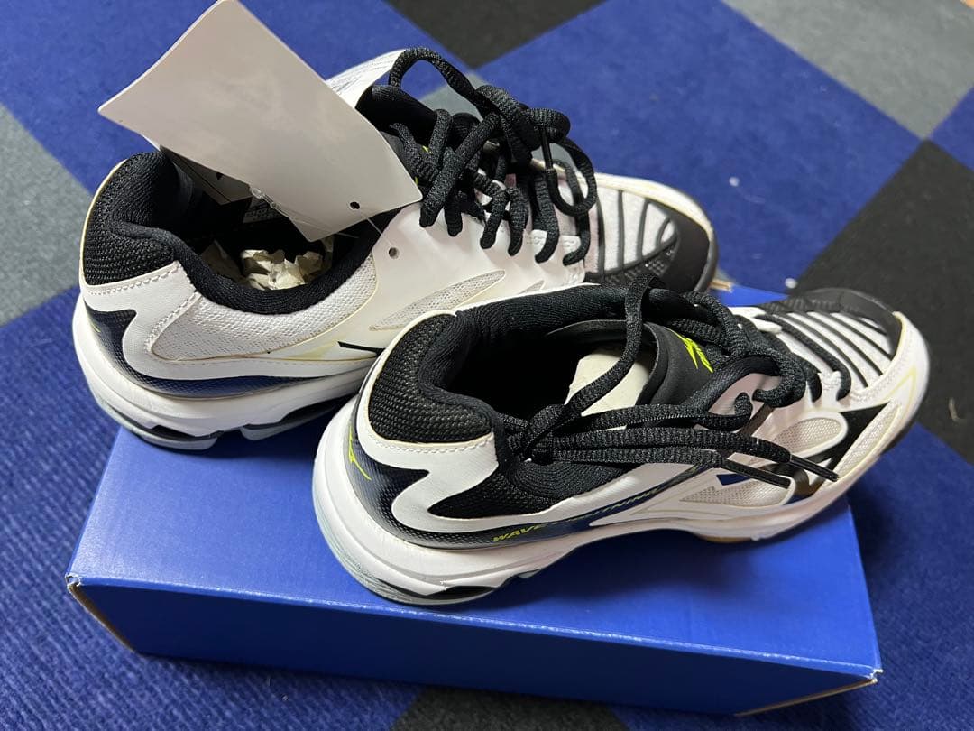 Mizuno バレーボール　シューズ ウェーブライトニングZ3 24.5cm