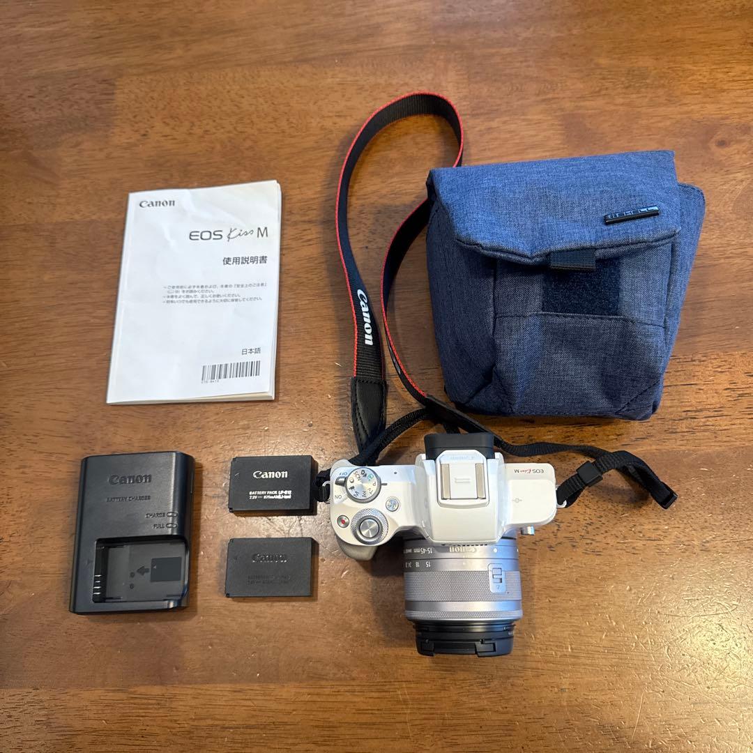 Canon EOS Kiss M ホワイト 本体と付属品