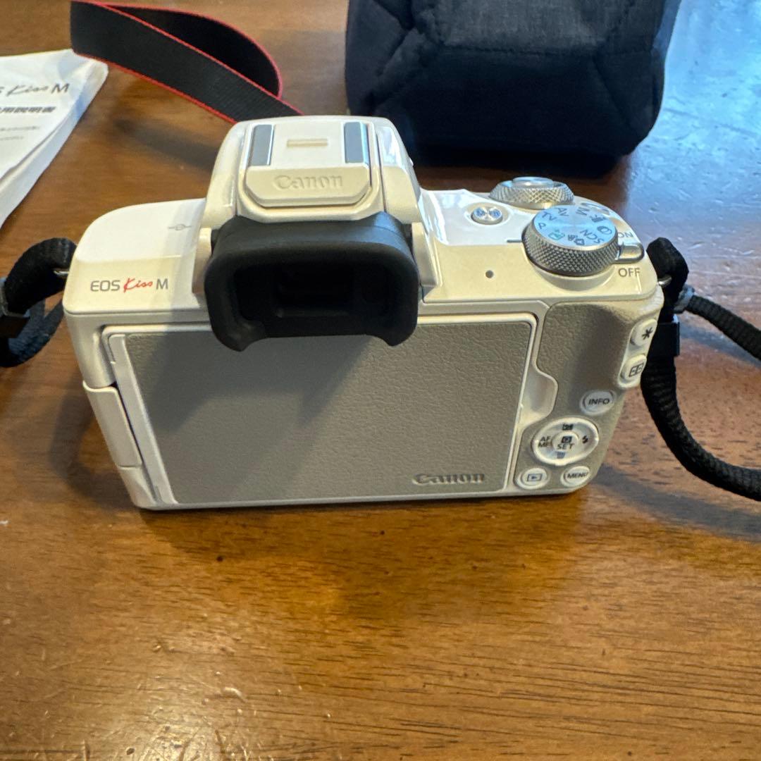 Canon EOS Kiss M ホワイト 本体と付属品