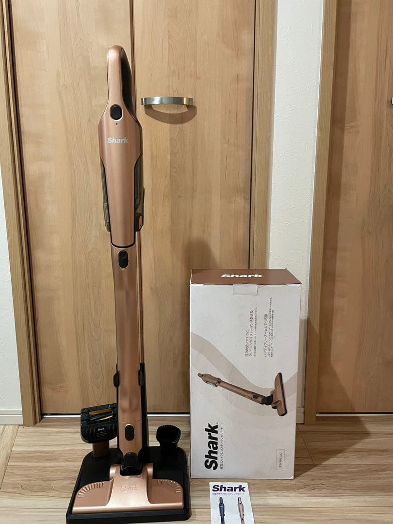 Shark スティッククリーナー ゴールド