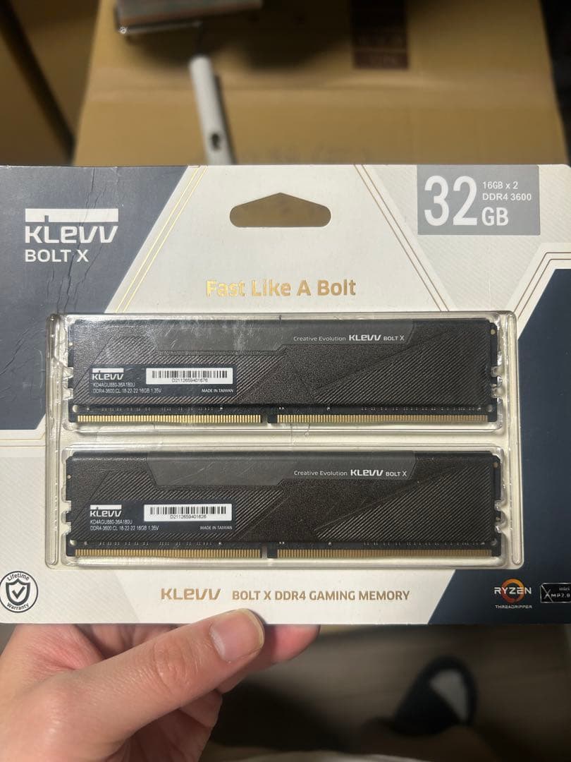 メモリー KLEVV BOLT X DDR4 32GB (16GB x 2) 3600