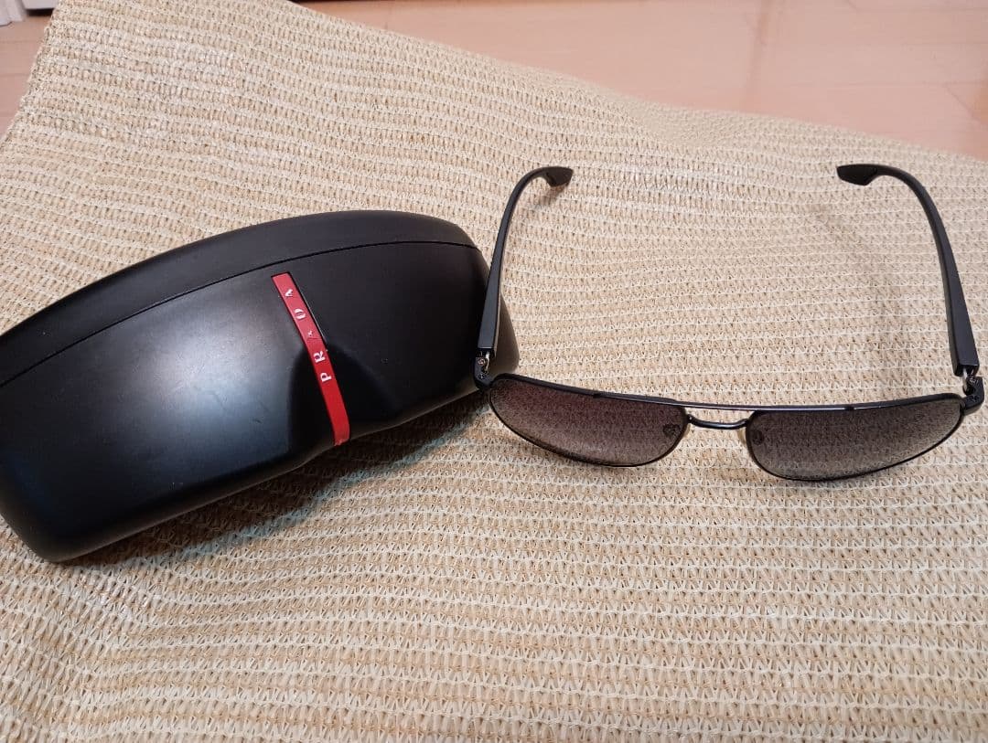 PRADA 偏光サングラス ケース付き