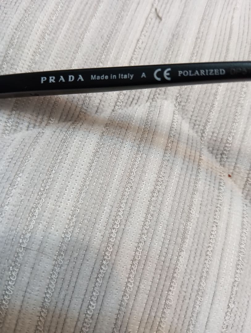 PRADA 偏光サングラス ケース付き