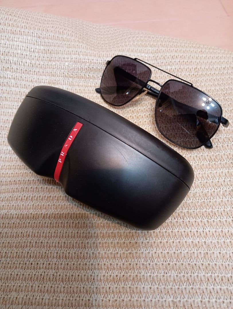 PRADA 偏光サングラス ケース付き