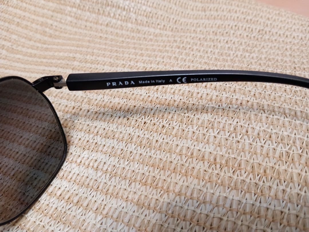 PRADA 偏光サングラス ケース付き