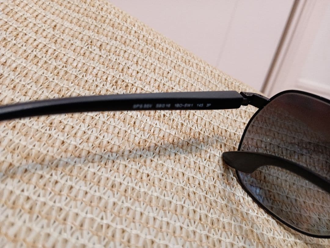 PRADA 偏光サングラス ケース付き