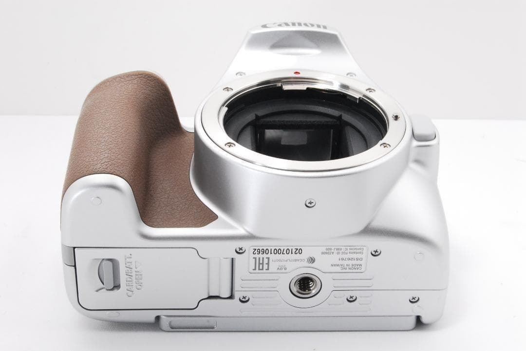 希少シルバーカラー！ Canon EOS kiss x10 新型機種で高性能♪