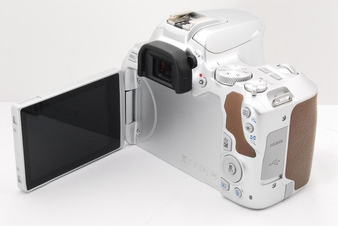 希少シルバーカラー！ Canon EOS kiss x10 新型機種で高性能♪