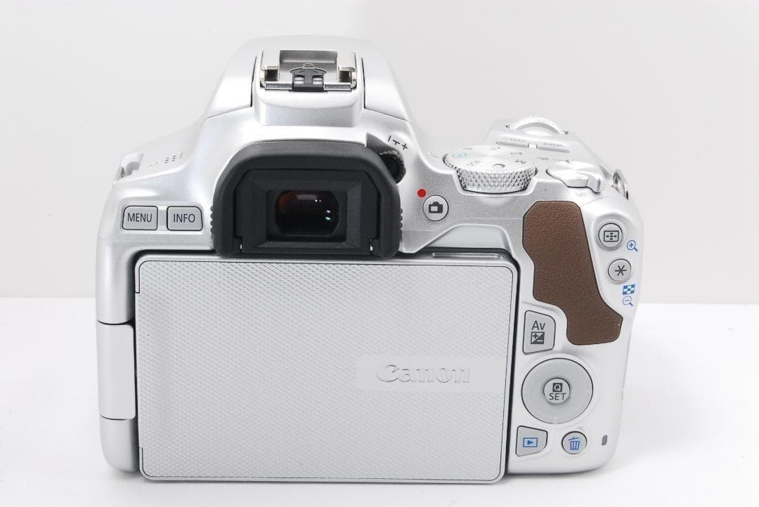 希少シルバーカラー！ Canon EOS kiss x10 新型機種で高性能♪