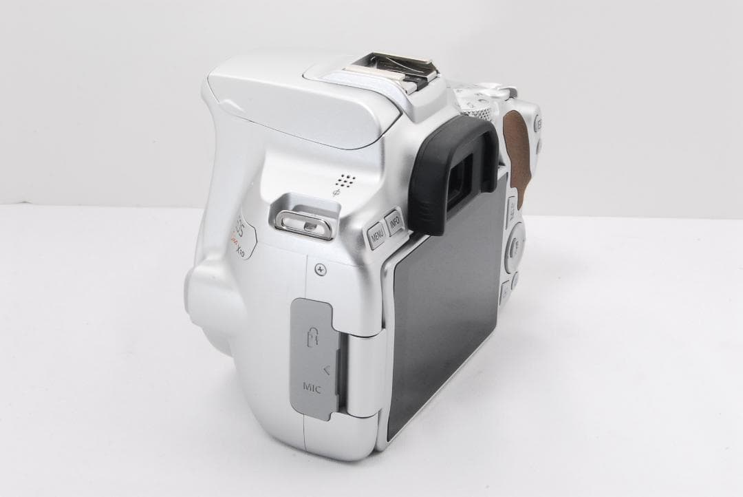 希少シルバーカラー！ Canon EOS kiss x10 新型機種で高性能♪