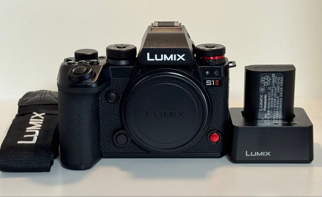 新型モデル LUMIX S1II カメラ（5年間保証付き） ほぼ新品！手40万
