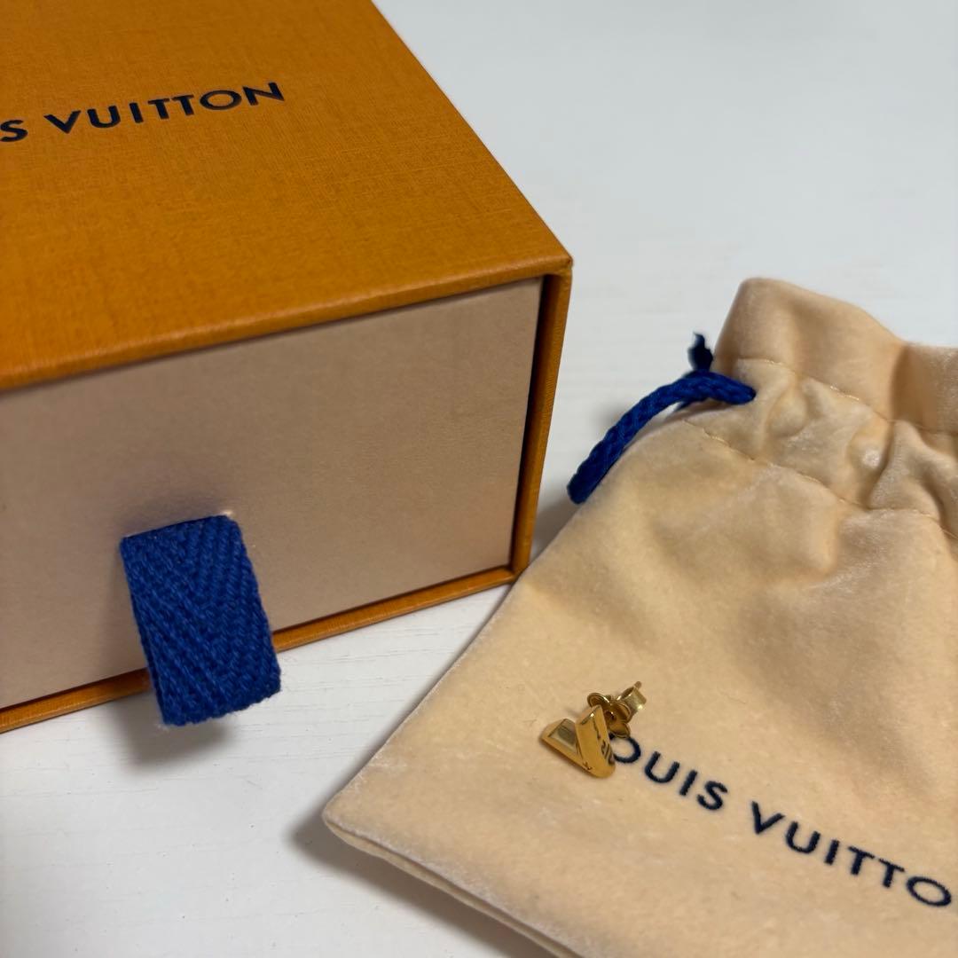 Louis Vuitton ゴールドピアス 専用ポーチ付き