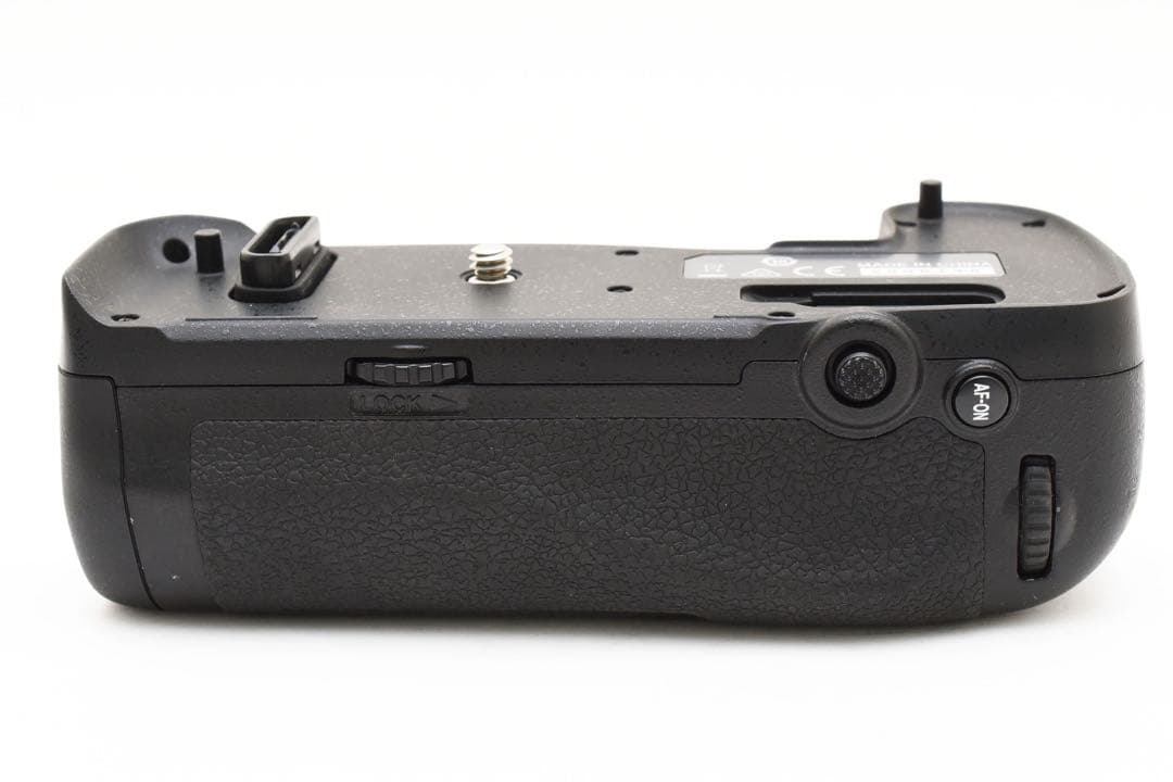 【美品】Nikon マルチパワーバッテリーグリップ　 MB-D17