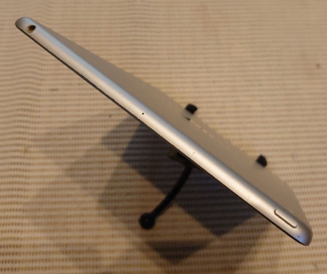 完動品iPad第8世代(A2270)本体32GBシルバー送料込MQ1GD