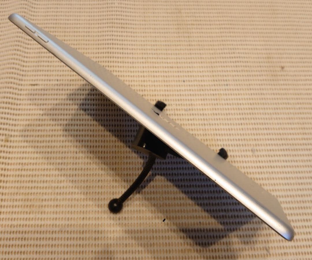 完動品iPad第8世代(A2270)本体32GBシルバー送料込MQ1GD