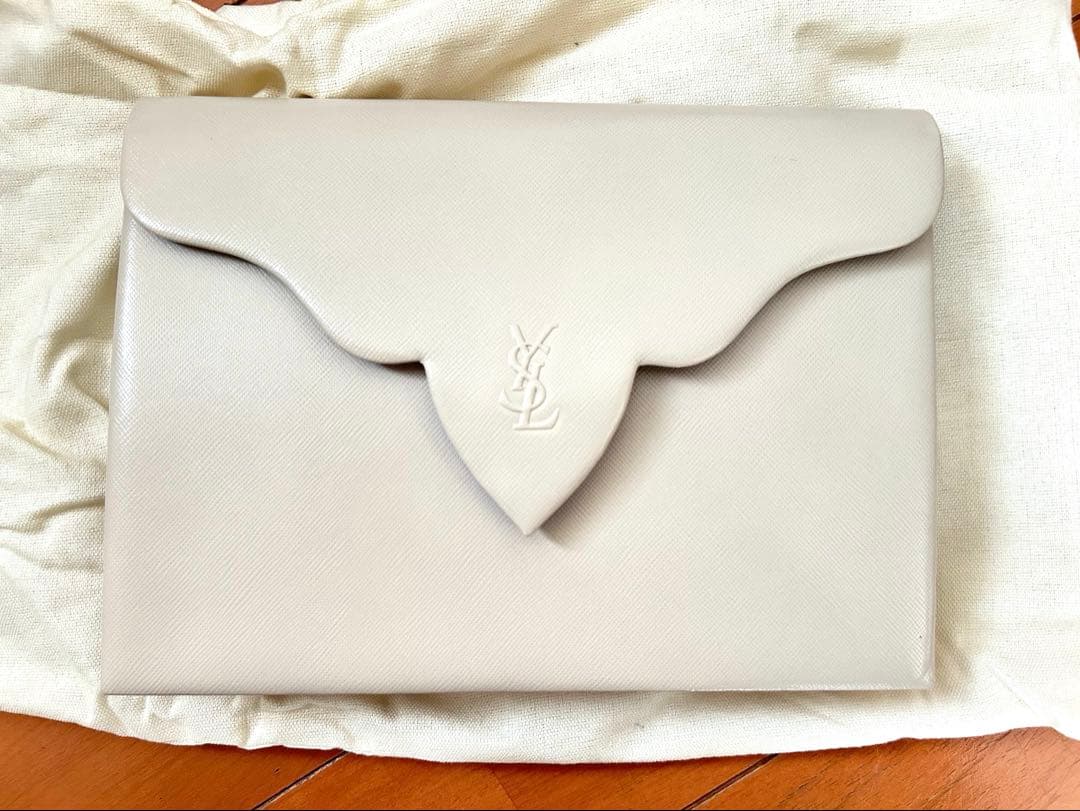 イブサンローラン　レザークラッチバック