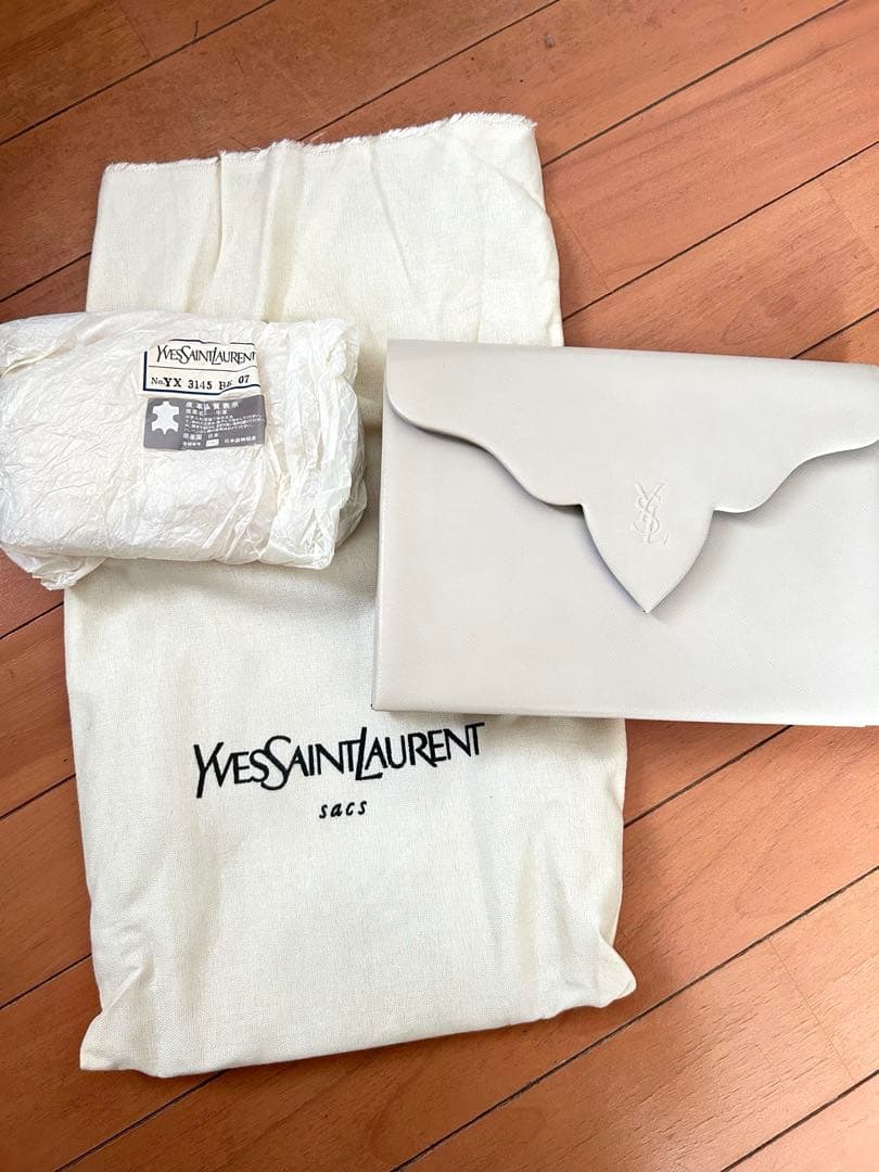 イブサンローラン　レザークラッチバック