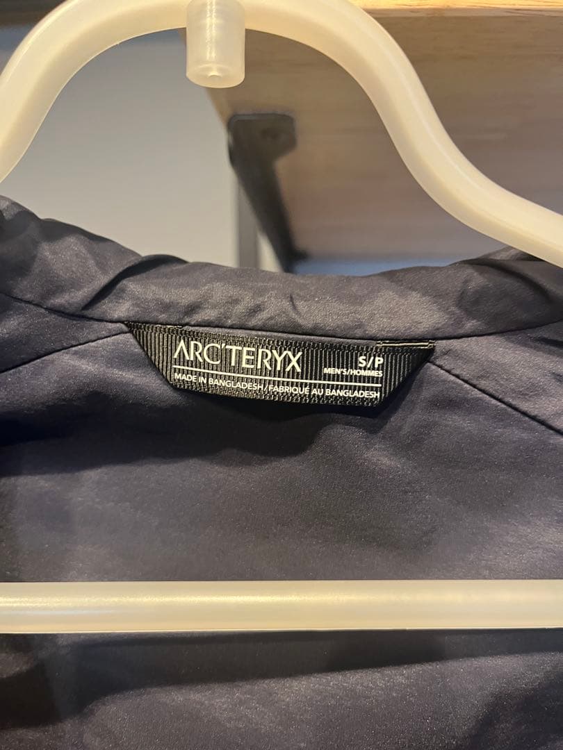 【値下げ不可】ARC'TERYX atom hoody・S・ネイビー・タグ有