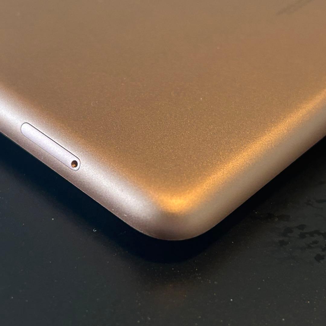 iPad 第6世代 Simフリー 128GB ホワイト