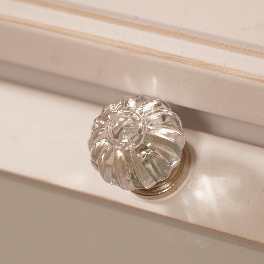 【新品】クラシカル　ガラスキャビネット　アンティークホワイト　収納 チェスト