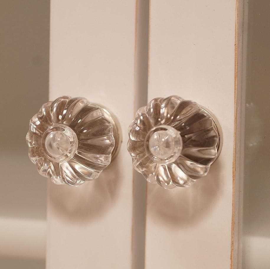 【新品】クラシカル　ガラスキャビネット　アンティークホワイト　収納 チェスト