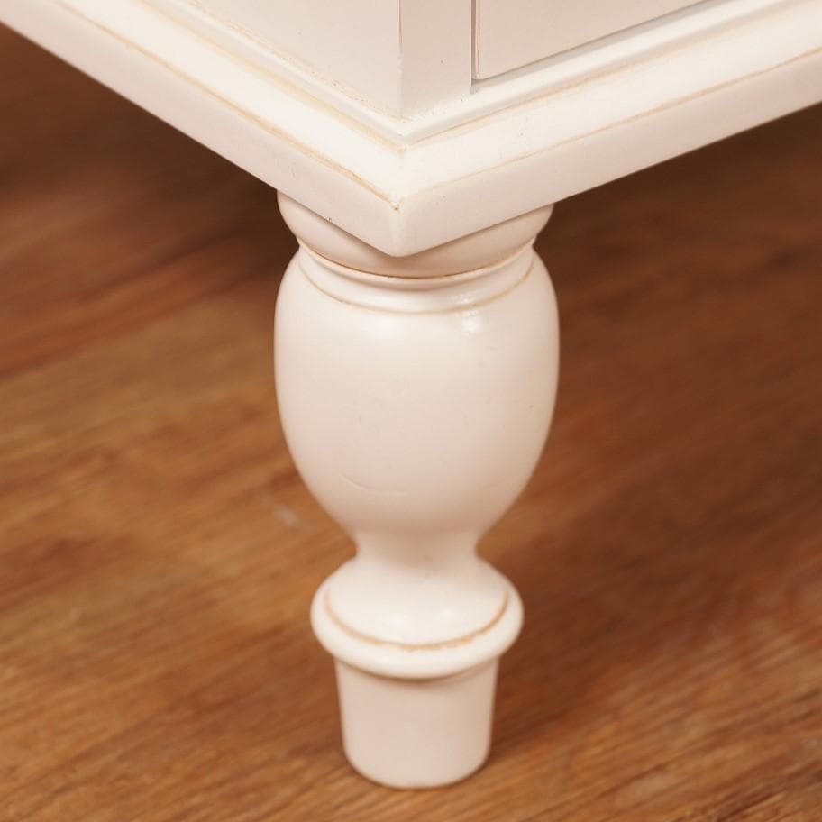 【新品】クラシカル　ガラスキャビネット　アンティークホワイト　収納 チェスト