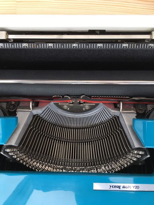 アンティーク　オリベッティタイプライター