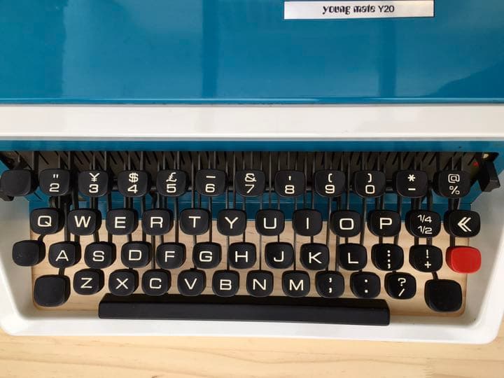 アンティーク　オリベッティタイプライター