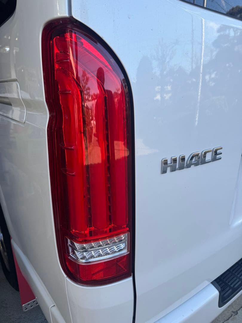 バレンティー　ハイエース　テールランプ タイプ2 LED