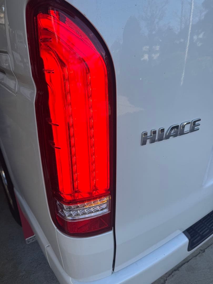 バレンティー　ハイエース　テールランプ タイプ2 LED