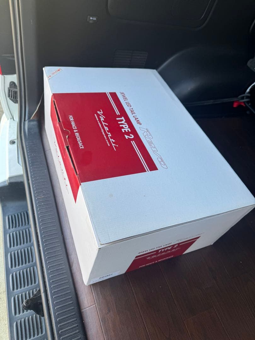 バレンティー　ハイエース　テールランプ タイプ2 LED