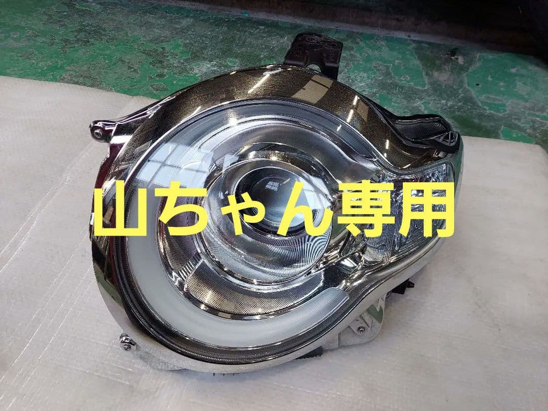 スズキ　クロスビー　ヘッドライト左　LED