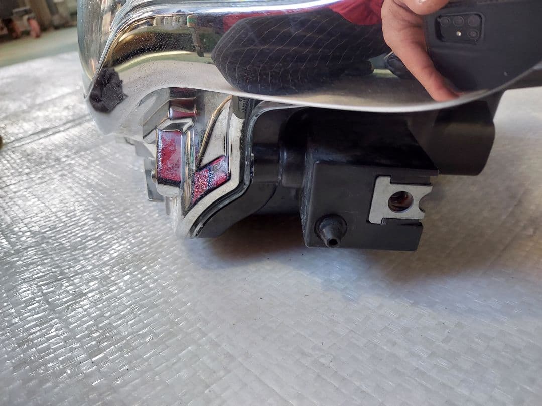 スズキ　クロスビー　ヘッドライト左　LED