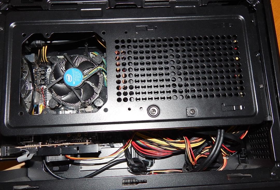 ツクモ G-GEAR キューブ型PC　i3 6100/GT730/Win11