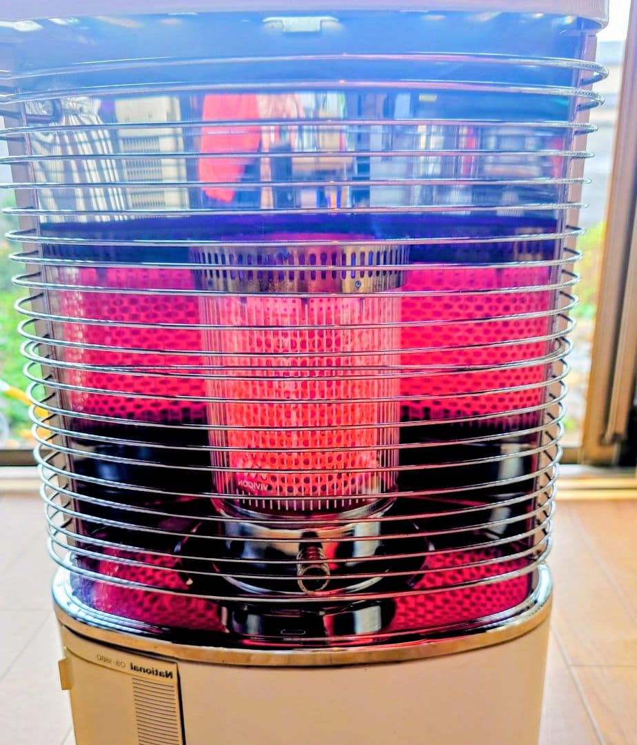 オシャレな取っ手付き石油ストーブ綺麗です。