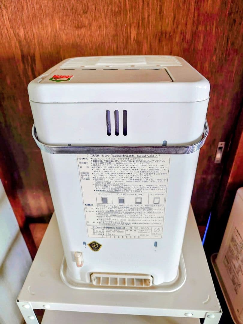 オシャレな取っ手付き石油ストーブ綺麗です。