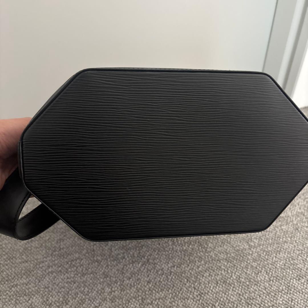 Louis Vuitton エピレザー ブラック バッグ