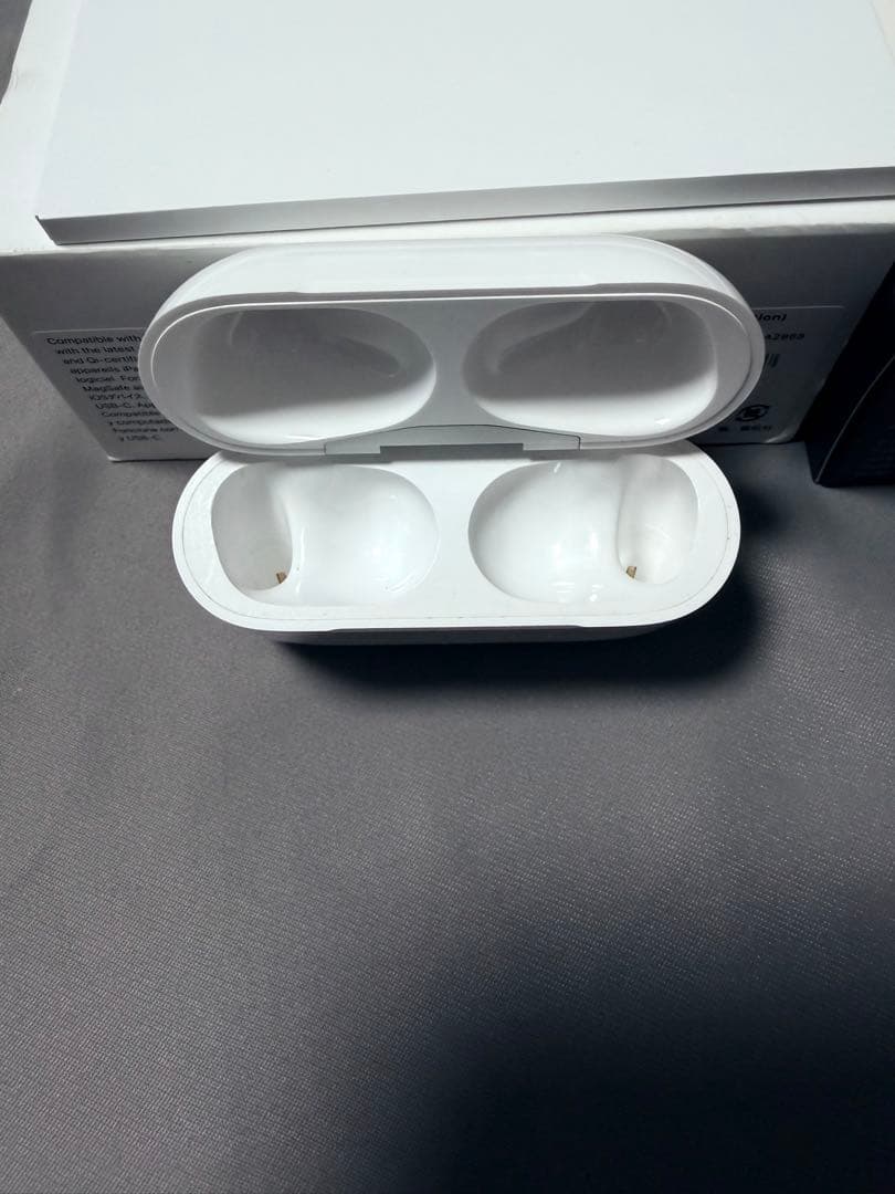 Apple AirPods Pro 2 USB-C（第2世代） レザーケース付き