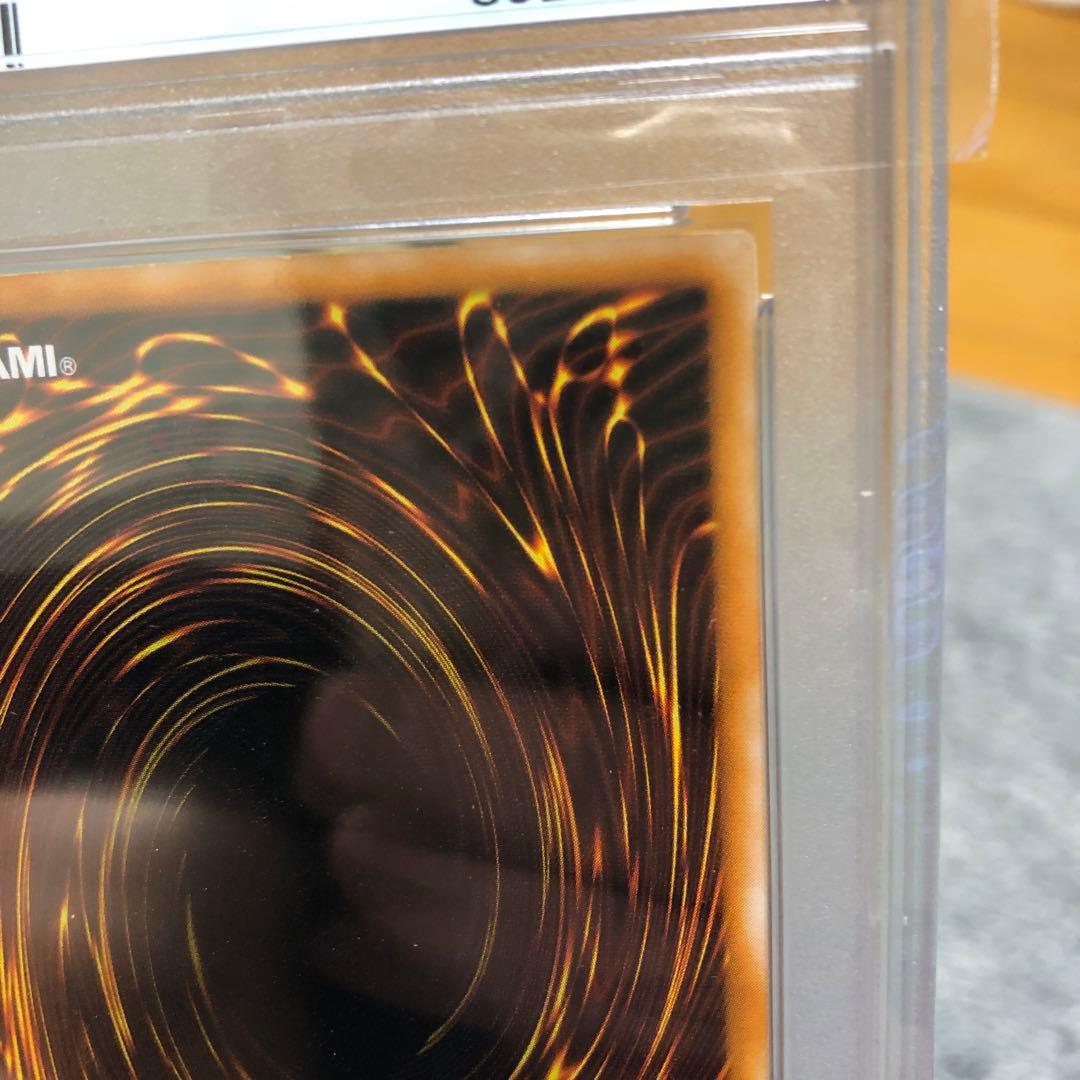 遊戯王カード　ブラックマジシャン　レリーフ　PSA7