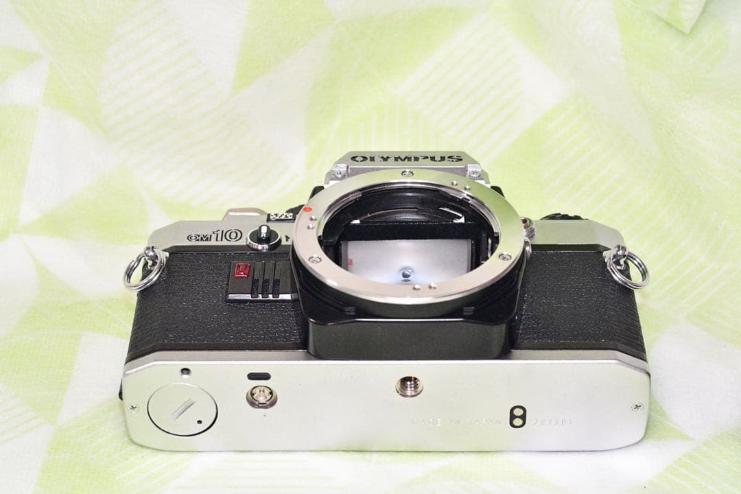 《極美品》OLYMPUS OM10+標準レンズ+付属品多数　a409
