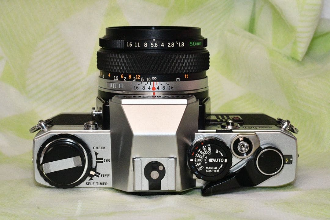 《極美品》OLYMPUS OM10+標準レンズ+付属品多数　a409