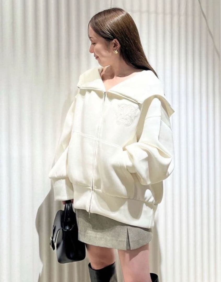 【新品】SNIDEL ボリュームパーカー IVR フリーサイズ　オンライン完売品