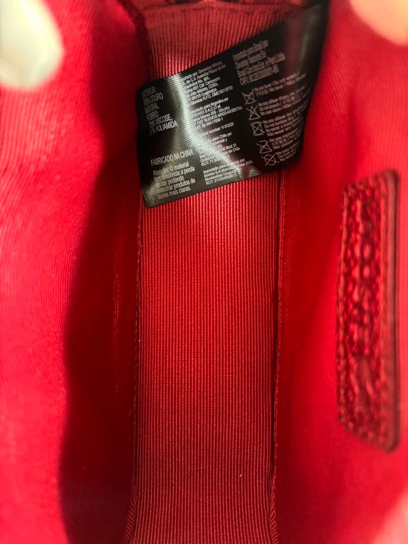 【極美品】ラコステ　赤　メタリックカラー　レザー ボディバック