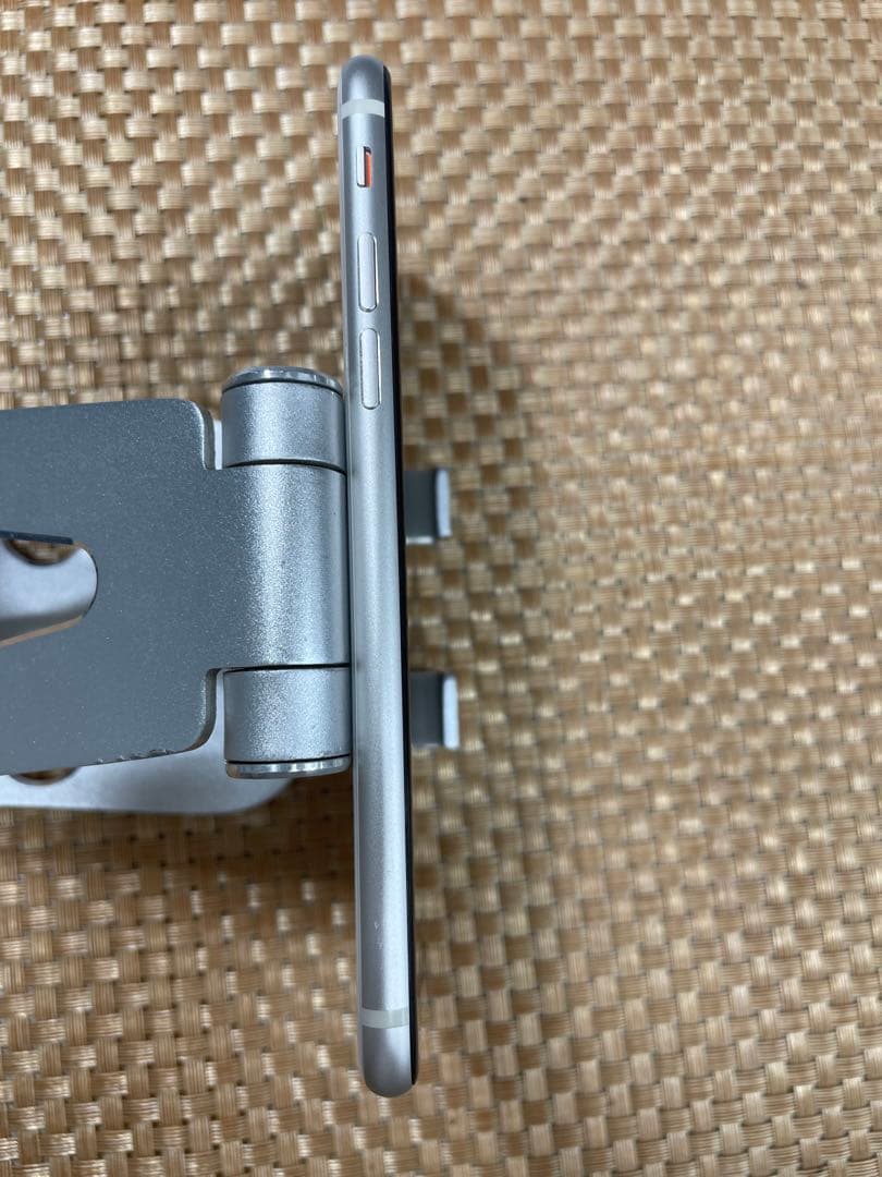 iPhone SE 第3世代 64 GB スターライトSIMフリー【1681】