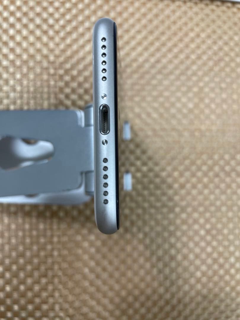 iPhone SE 第3世代 64 GB スターライトSIMフリー【1681】