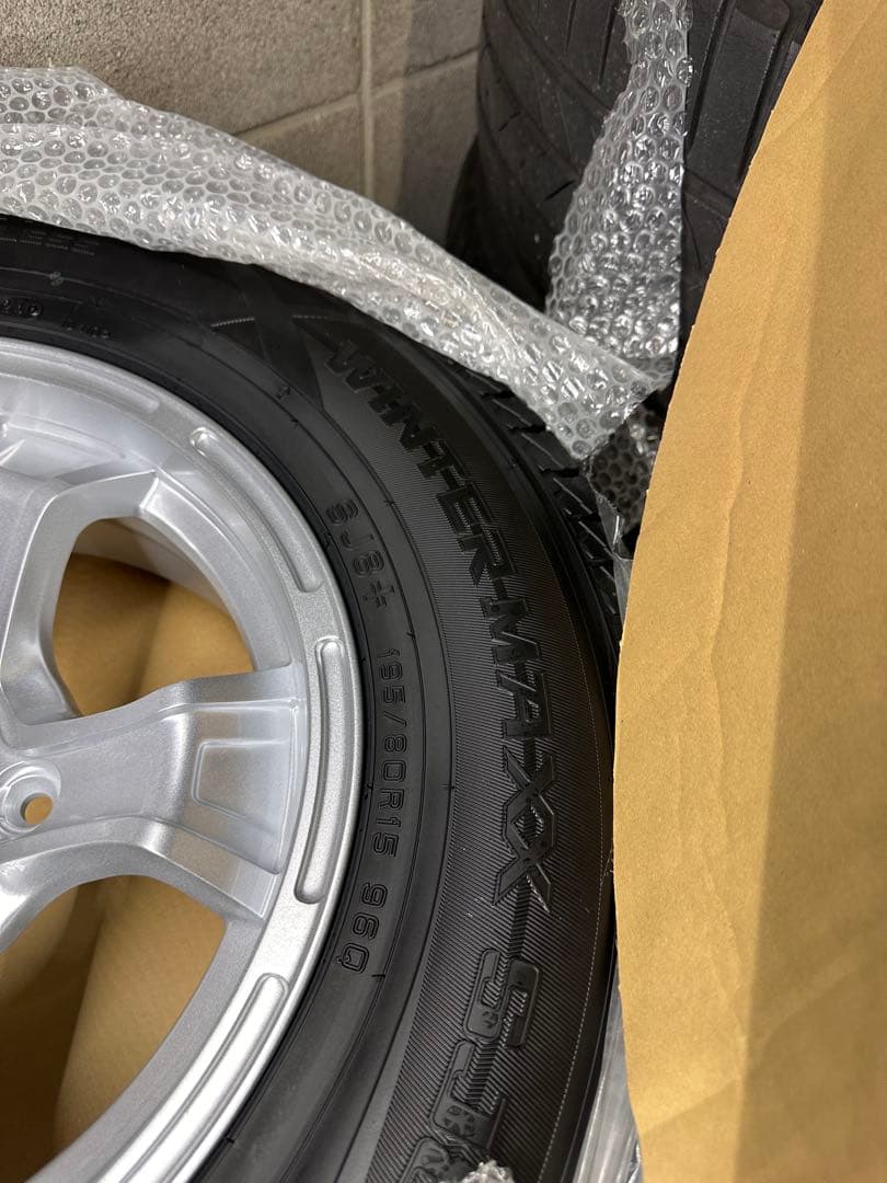 ジムニーシエラ用　新品スタッドレスとアルミセット　送料込み