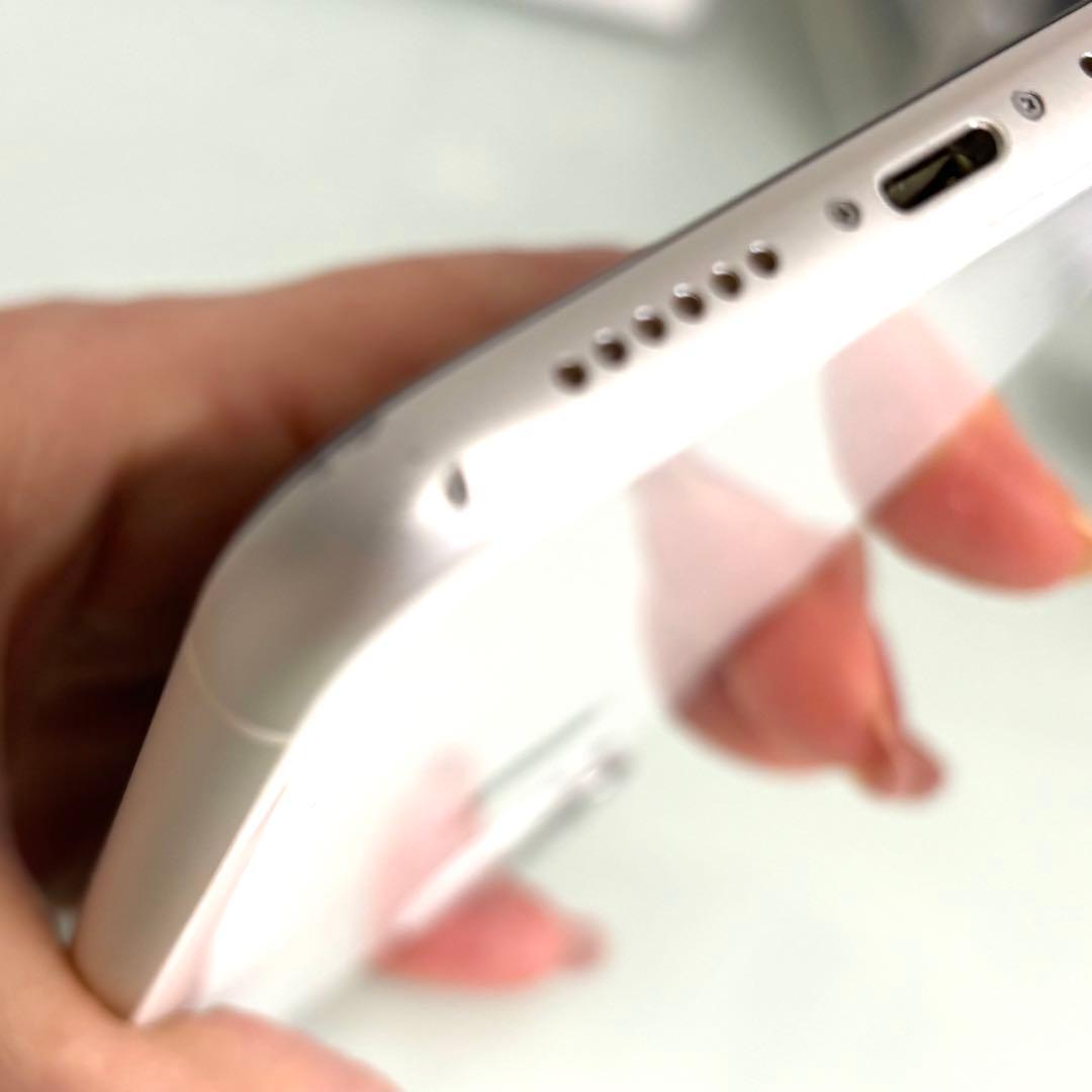 美品　iPhone 11 ホワイトモデル　本体 64GB 初期化済