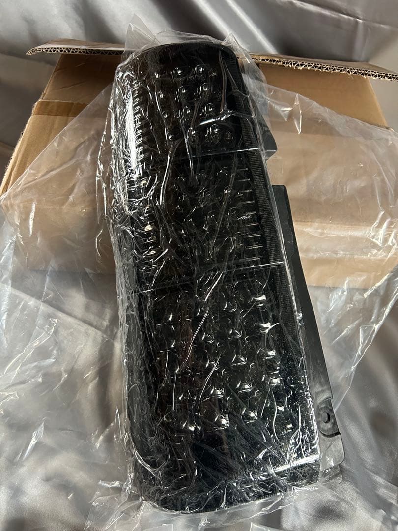 ジムニーjb23☆フルLEDテールランプ・新品未使用品 & ハーネスおまけ付き
