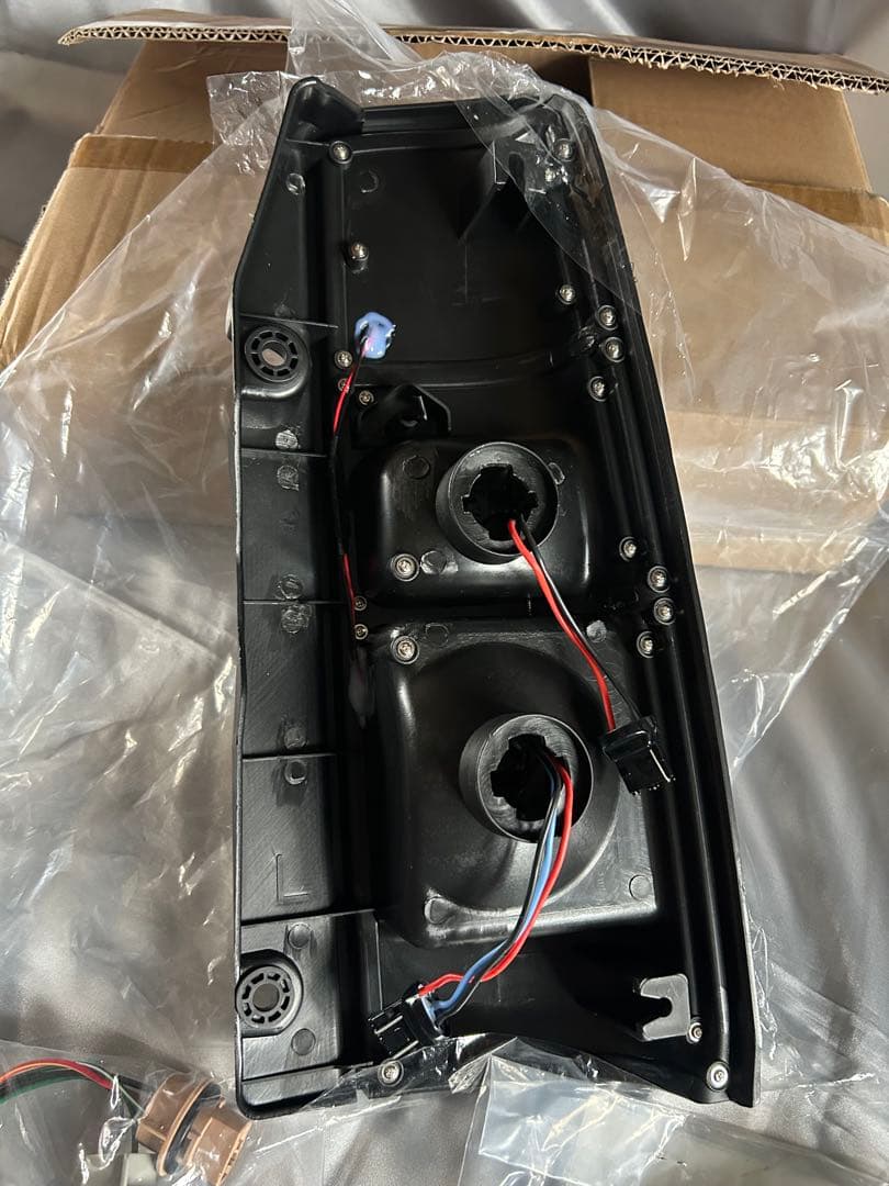 ジムニーjb23☆フルLEDテールランプ・新品未使用品 & ハーネスおまけ付き