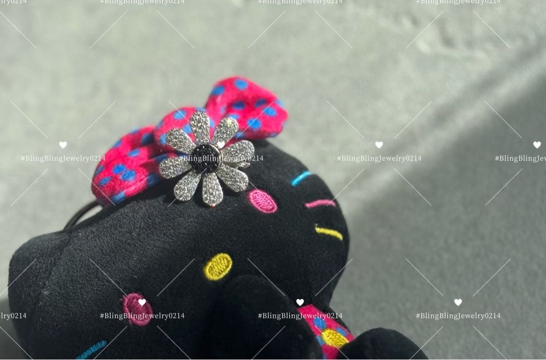 実物写真❤️Mio Harutaka好き❤️マーガレットピアス　片耳　黒✖️ホワイト